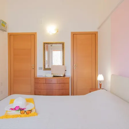 Edera 1 Vacanza Пинето